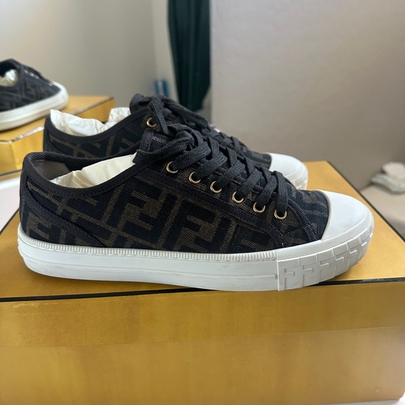 FENDI domino sneaker . Used once - Picture 4 of 7